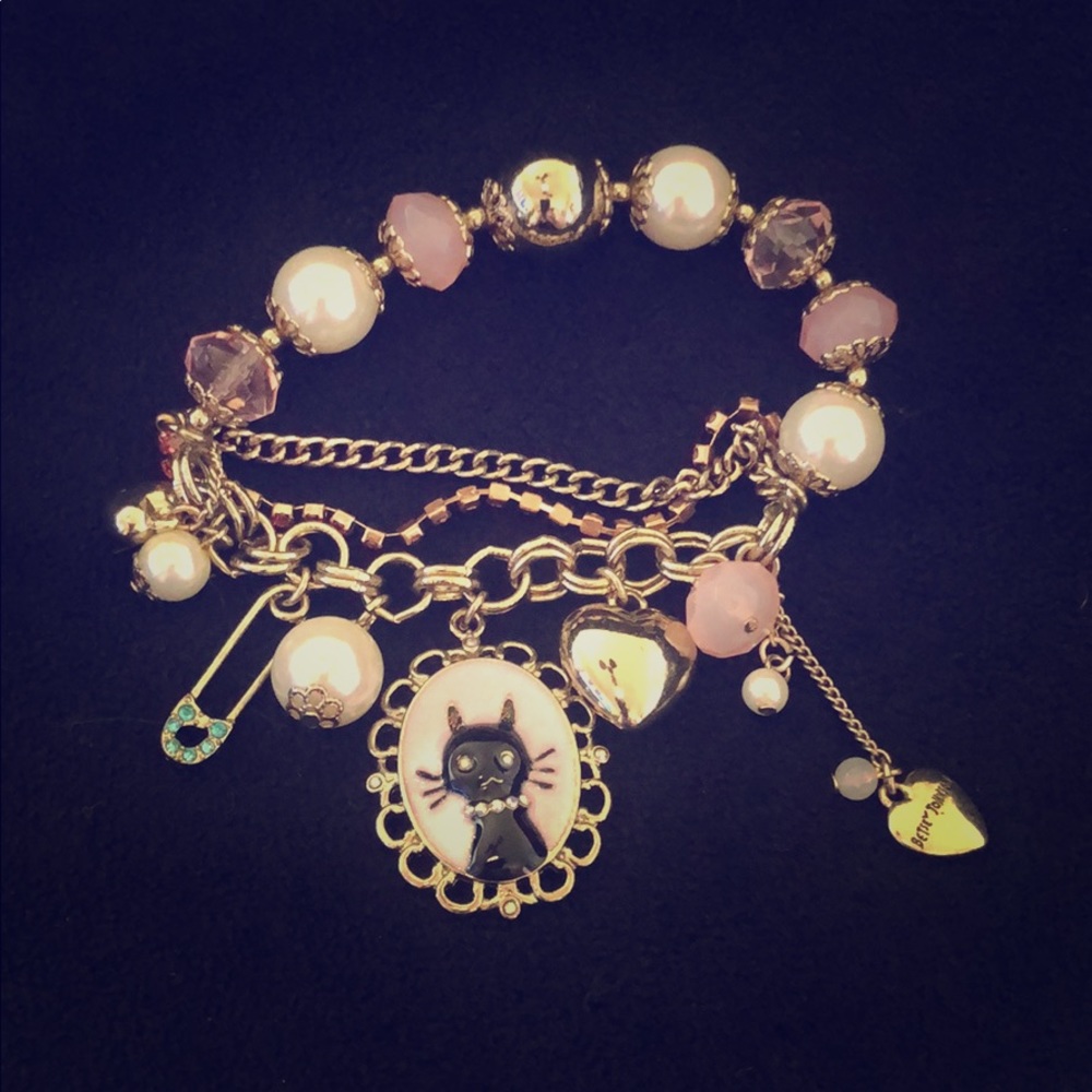Betsy Johnson stretch bracelet w/black kitty charm